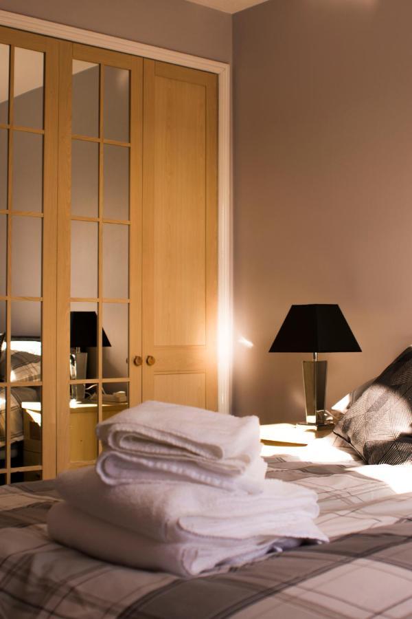 The Bell Apartment. Modern, Stylistic & Luxurious Фолкърк Екстериор снимка